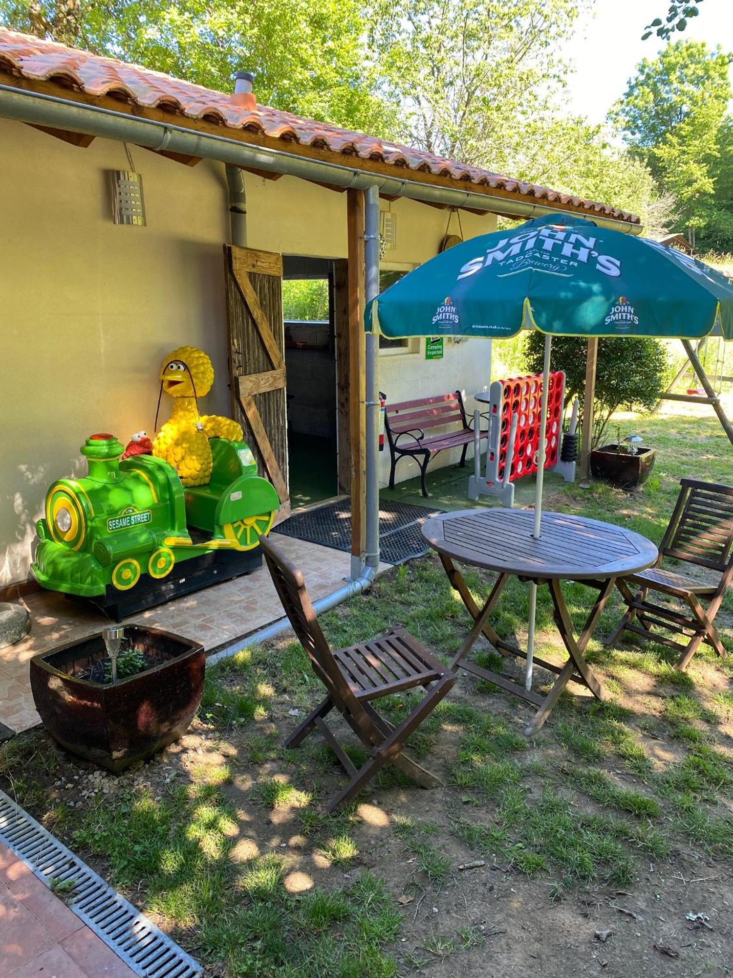 Luxury Safari Tents At Moulin Du Pommier Glamping & Camping Saulgond Екстер'єр фото
